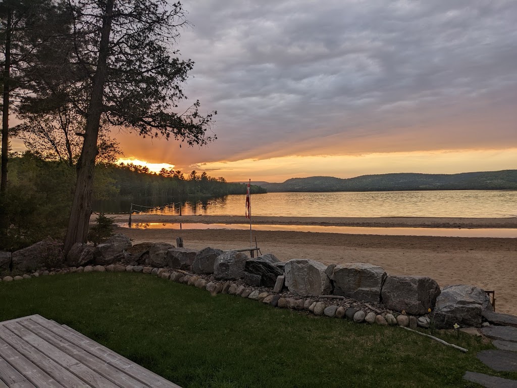 Bobs Beach House | 16 Ryans Camp Ln, Deep River, ON K0J 1P0, Canada | Phone: (905) 396-0911