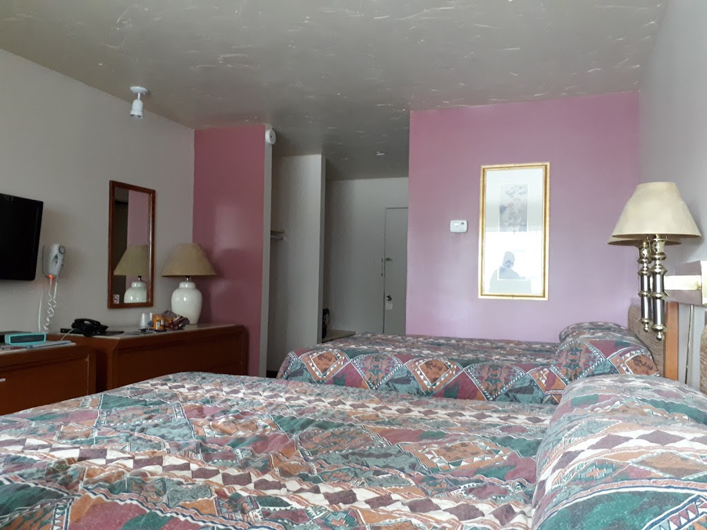 Motel Castille | 560 Bd Saint-Joseph, Roberval, QC G8H 2K6, Canada | Phone: (418) 275-0771