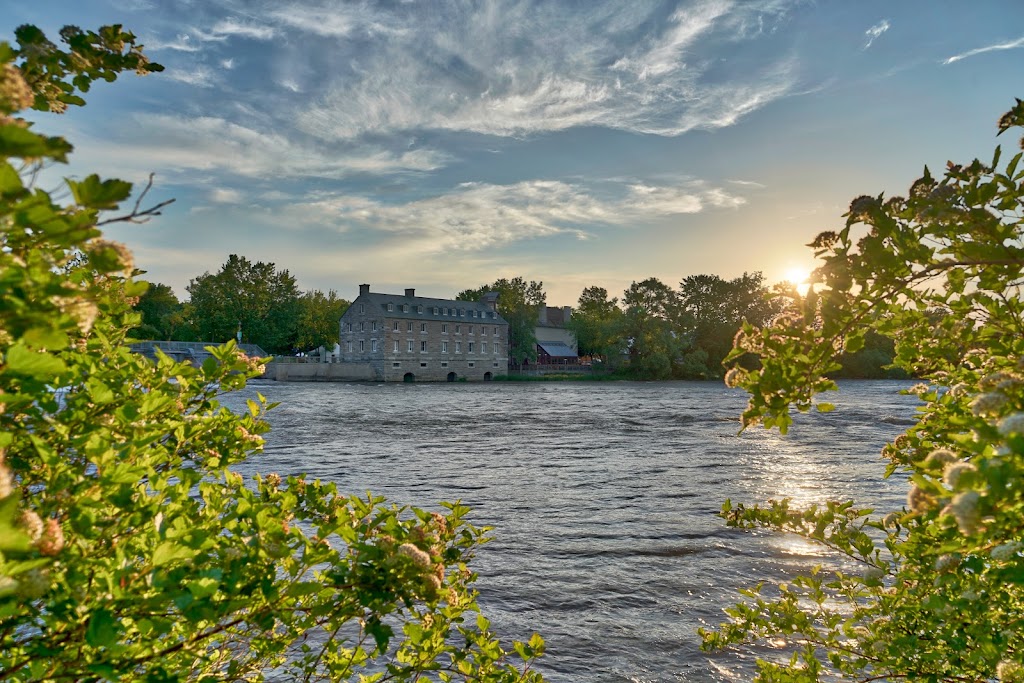 Moulin neuf | 950 Pl. de lÎle-des-Moulins, Terrebonne, QC J6W 1E8, Canada | Phone: (450) 492-4777