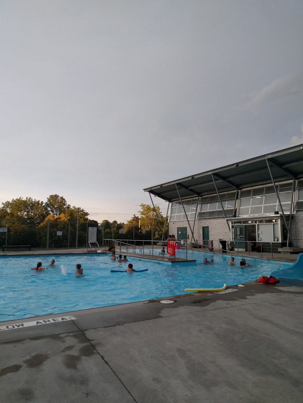 Paris Lions Park Splashpad | Laurel St, Brant, ON N3L, Canada | Phone: (519) 442-7311