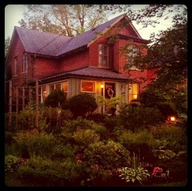 Alliston Bed & Breakfast | 139 Victoria St W, Alliston, ON L9R 1L7, Canada | Phone: (705) 434-2253