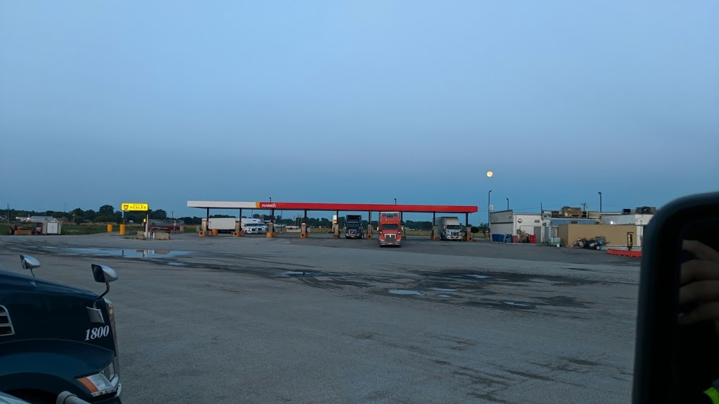 Flying J Travel Center | 5906 Oil Heritage Rd, Wyoming, ON N0N 1T0, Canada | Phone: (519) 845-3249