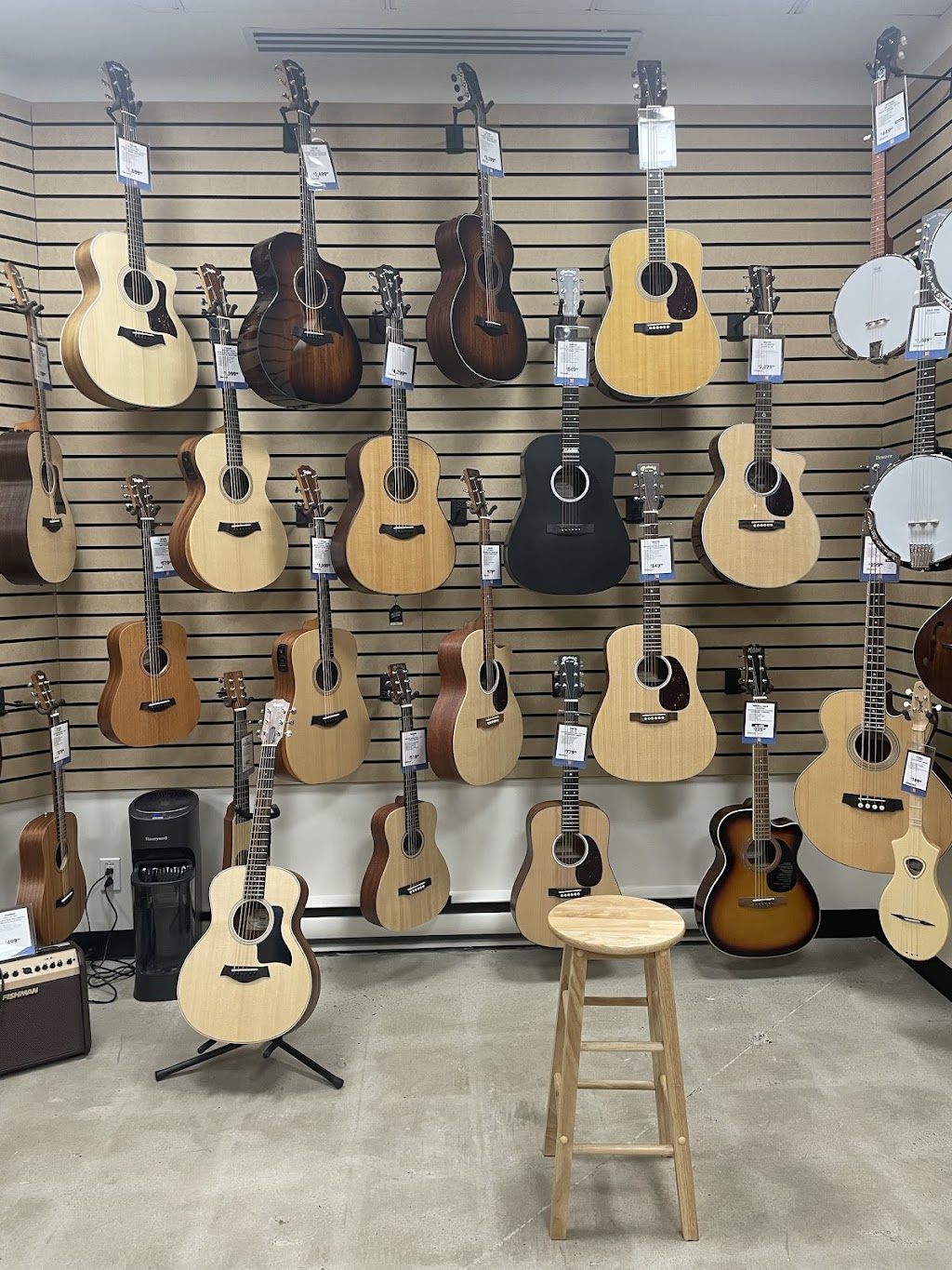 Instruments de musique Long & McQuade | 910 Bd Iberville, Repentigny, QC J5Y 2P9, Canada | Phone: (450) 580-3333