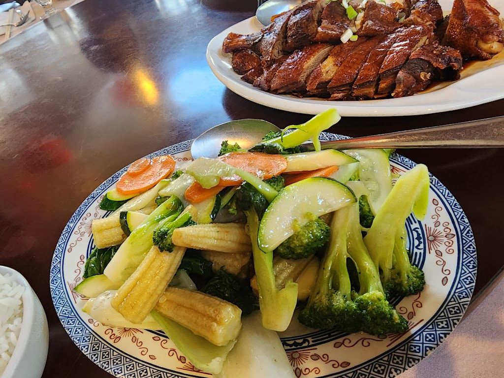 Silver Dragon Restaurant (Banff) | 109 Spray Ave, Banff, AB T1L 1J9, Canada | Phone: (403) 762-3939