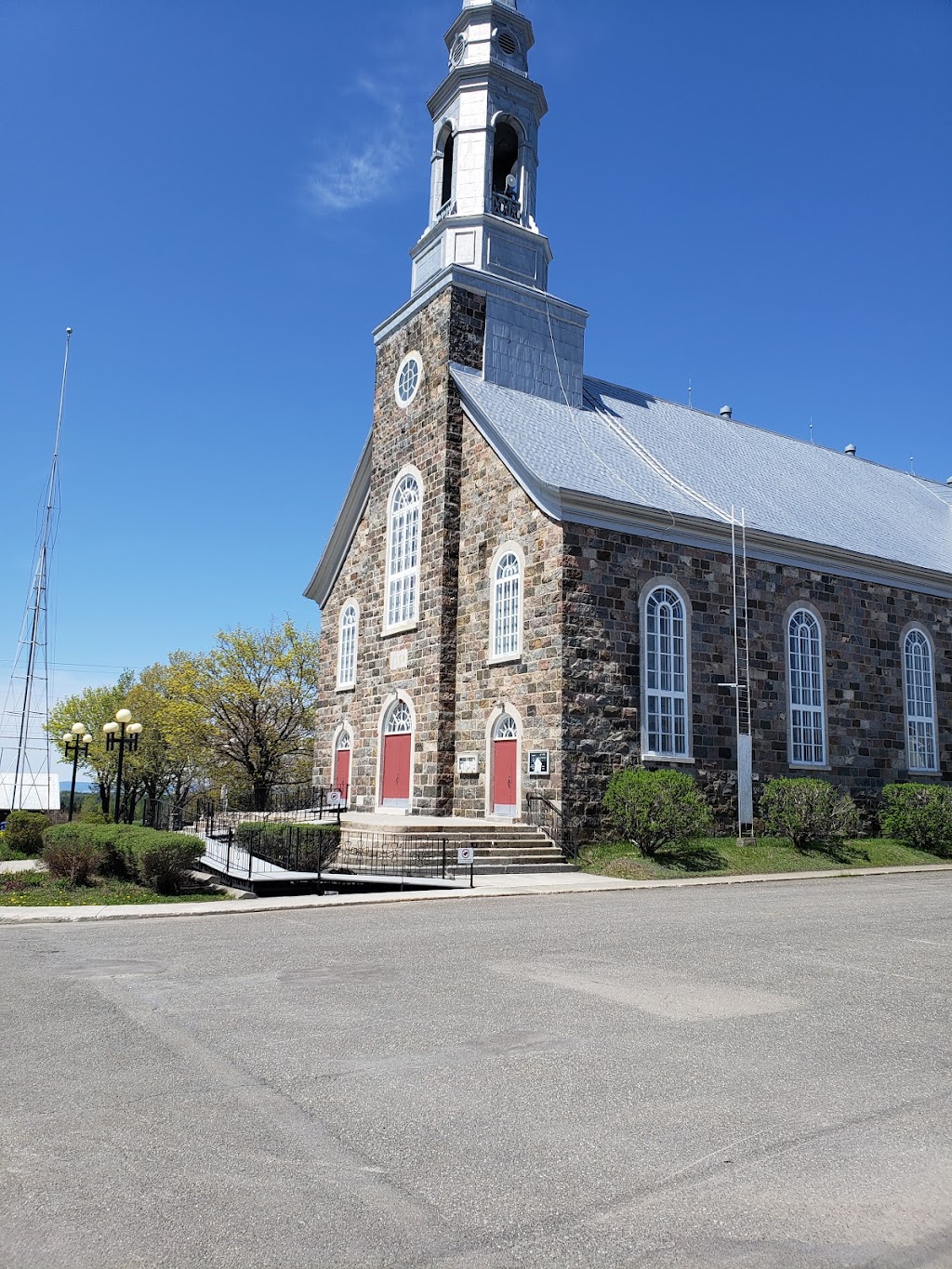 Église Saint Arsène | 56 Rue de lÉglise, Saint-Arsène, QC G0L 2K0, Canada | Phone: (418) 862-3022