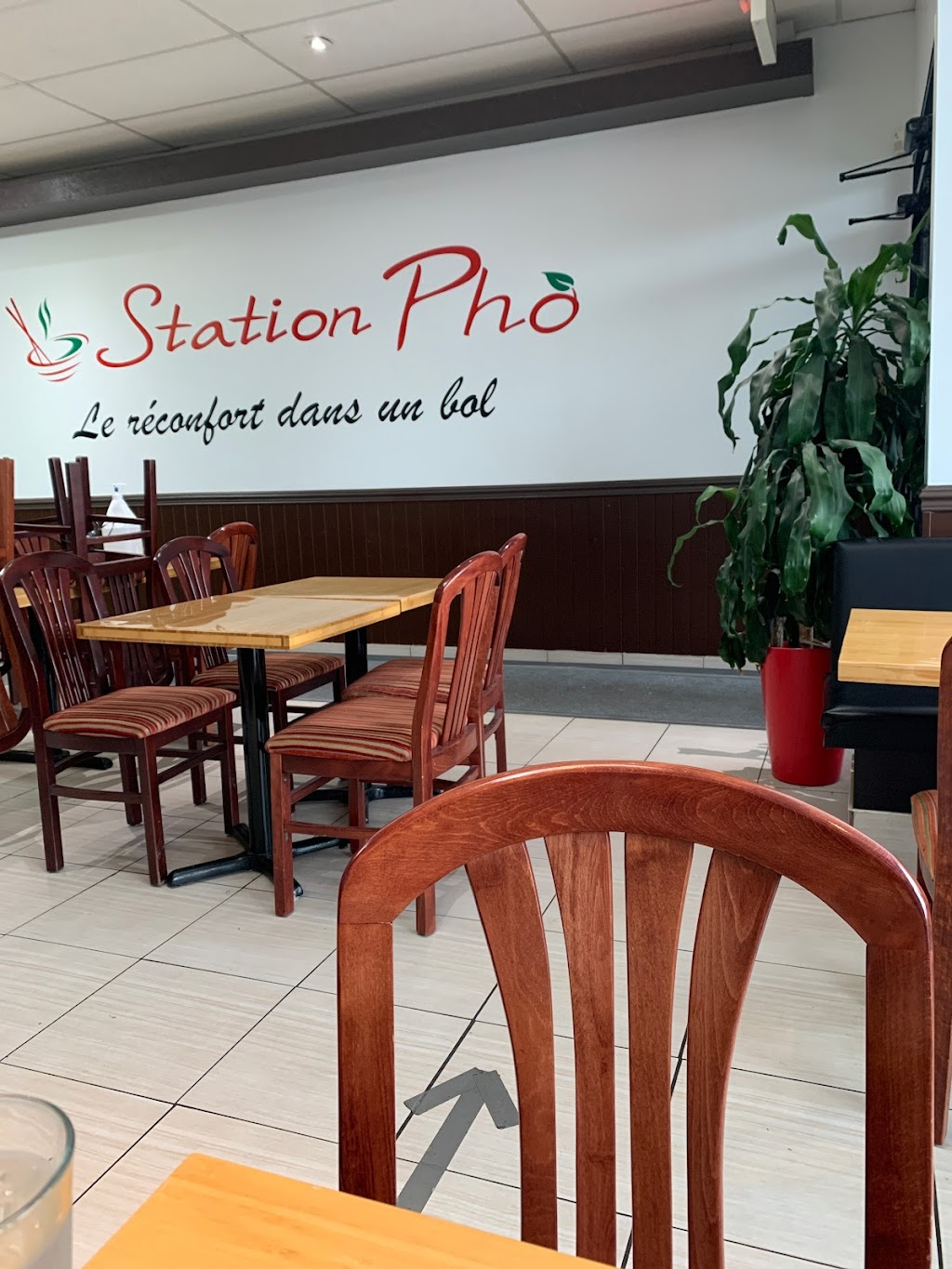 Station Pho | 327 Boulevard Saint-Martin O, Laval, QC H7M 1Y7, Canada | Phone: (450) 901-0399