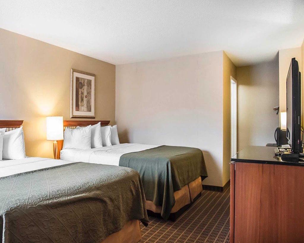 Quality Inn & Suites 1000 Islands | 650 King St E, Gananoque, ON K7G 1H3, Canada | Phone: (613) 382-1453