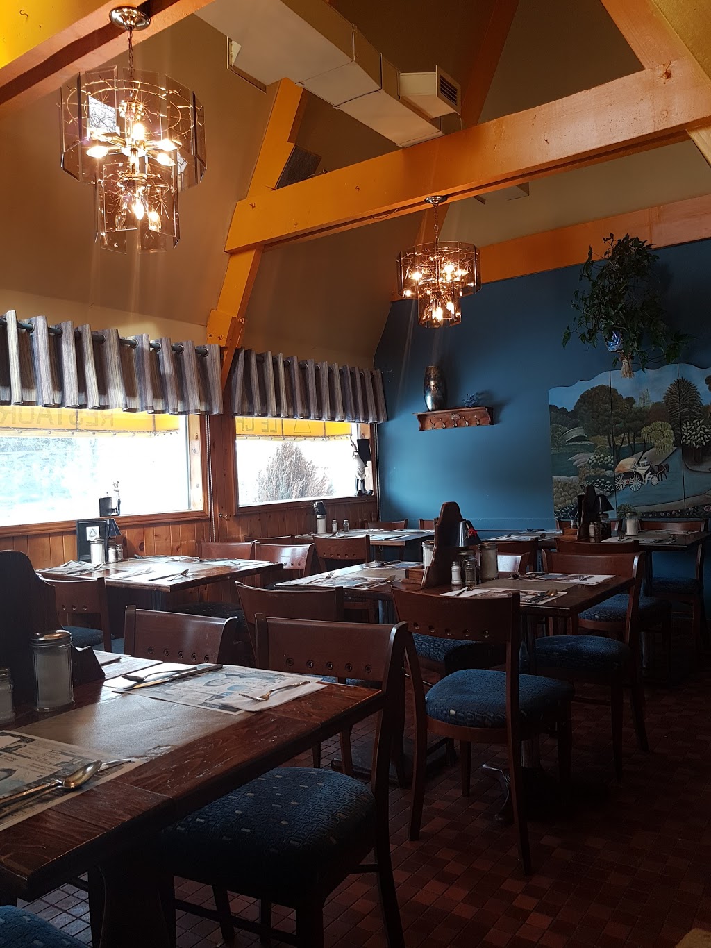 Restaurant Le Chalet | 5055 Boulevard Laurier O, Saint-Hyacinthe, QC J2S 3V4, Canada | Phone: (450) 774-8174