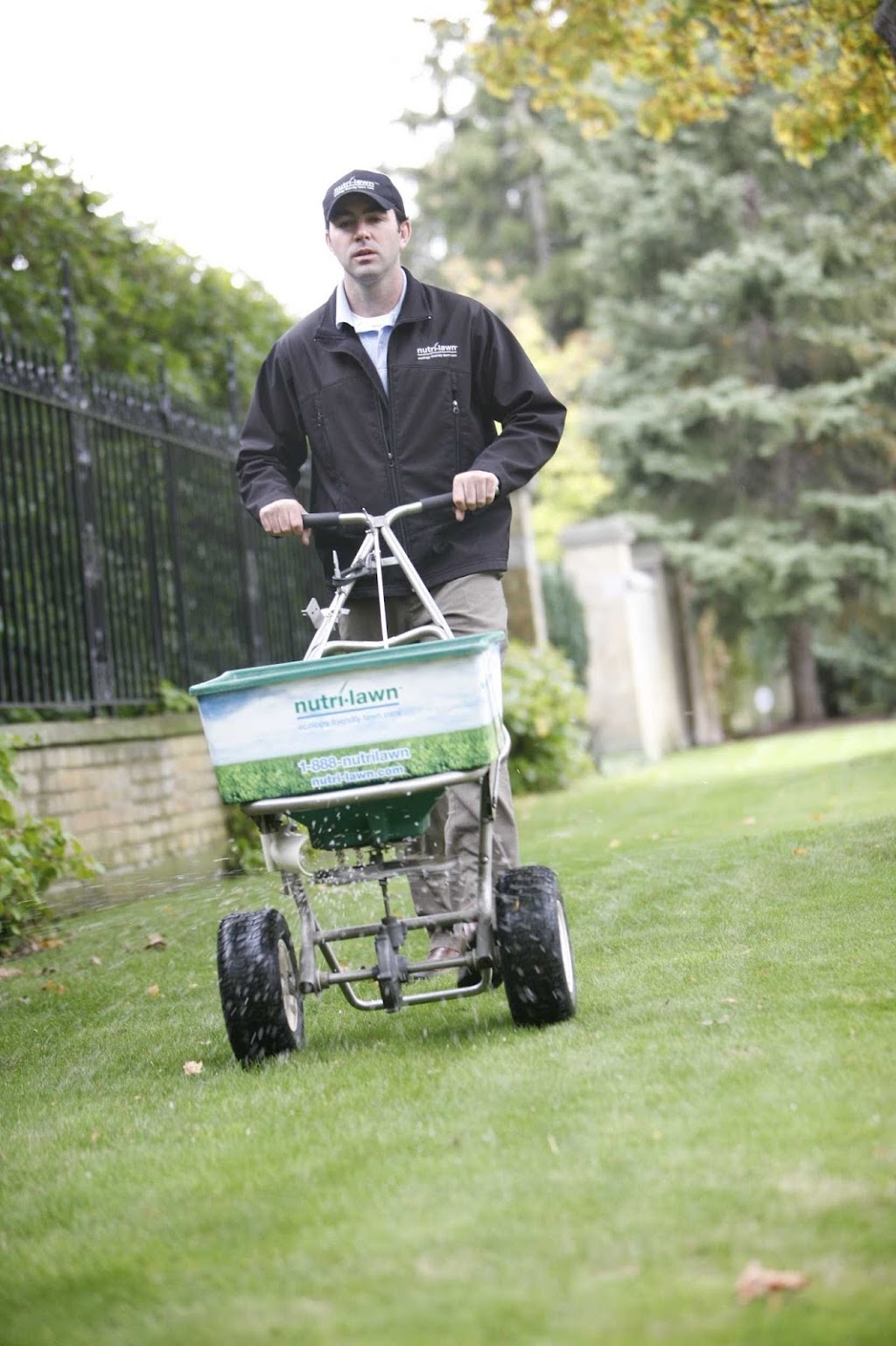 Nutri-Lawn Ottawa Ecology Friendly Lawn Care | 1038 Belfast Rd, Ottawa, ON K1B 3S3, Canada | Phone: (613) 317-2295