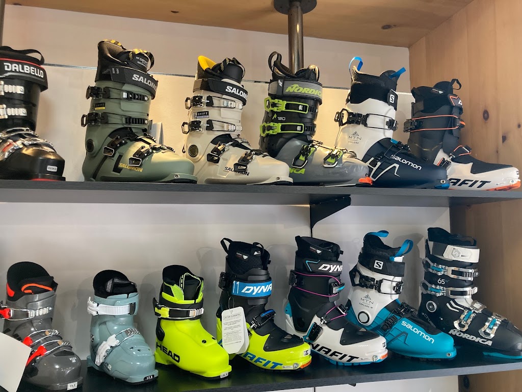 Ski Shop West Island | 48E Bd Brunswick, Pointe-Claire, QC H9B 2L3, Canada | Phone: (438) 805-2100