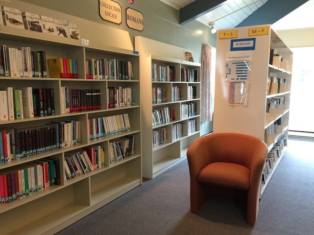 Bibliothèque de Clermont "La chute de mots" | 11 Rue Jean-Talon O, Clermont, QC G4A 1A4, Canada | Phone: (418) 439-2903