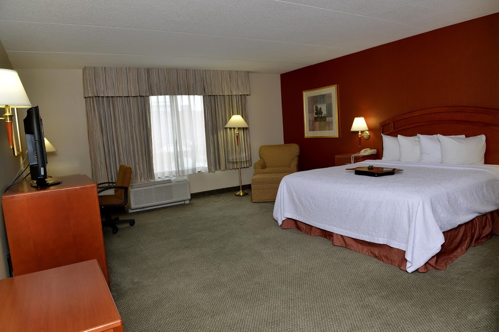 Hampton Inn & Suites by Hilton Windsor | 1840 Huron Church Rd, Windsor, ON N9C 2L5, Canada | Phone: (519) 972-0770