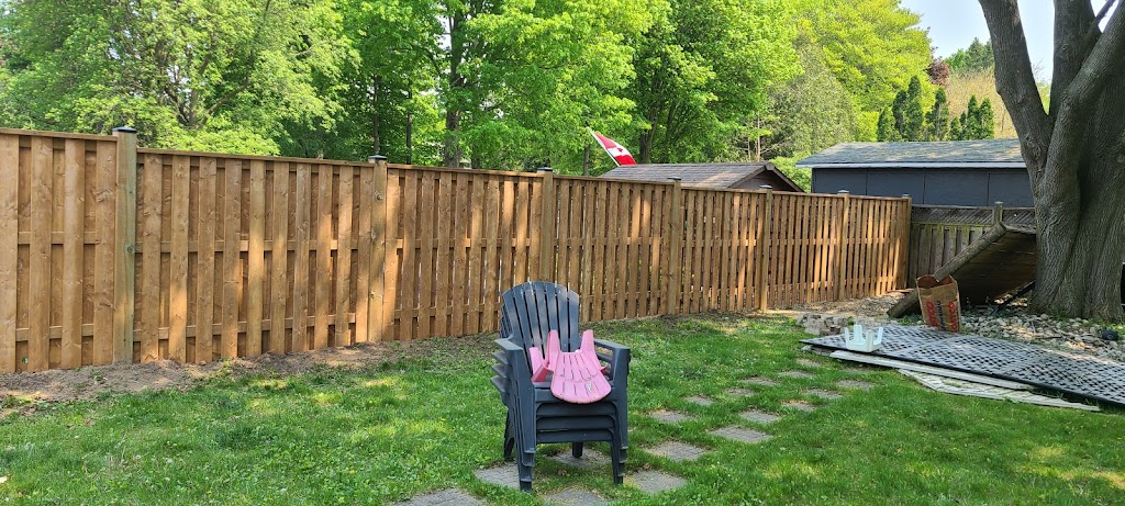 CL CUSTOMIZED DECKS & FENCES | 22 Parkside Crescent, London, ON N6C 5L9, Canada | Phone: (519) 476-3356