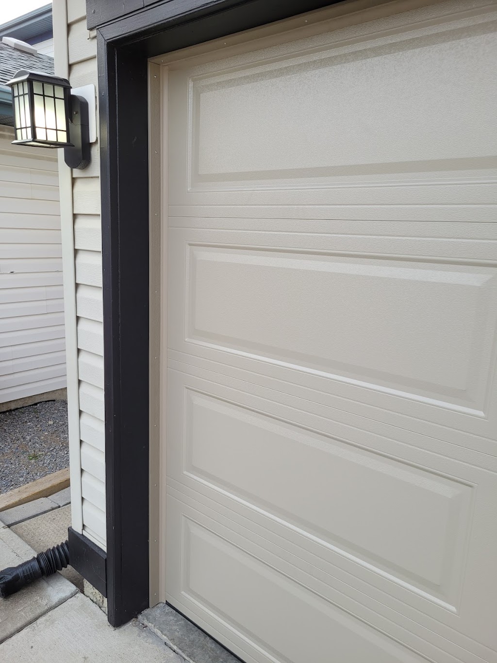 DZ Garage Doors | 63 Chapalina Square SE, Calgary, AB T2X 0B1, Canada | Phone: (403) 561-4596