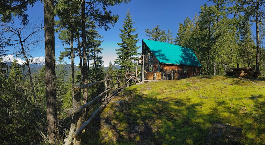 Tantalus View Retreat Chalet | 451 Swift Creek Forest Service Rd, Brackendale, BC V0N 1H0, Canada | Phone: (604) 848-9070