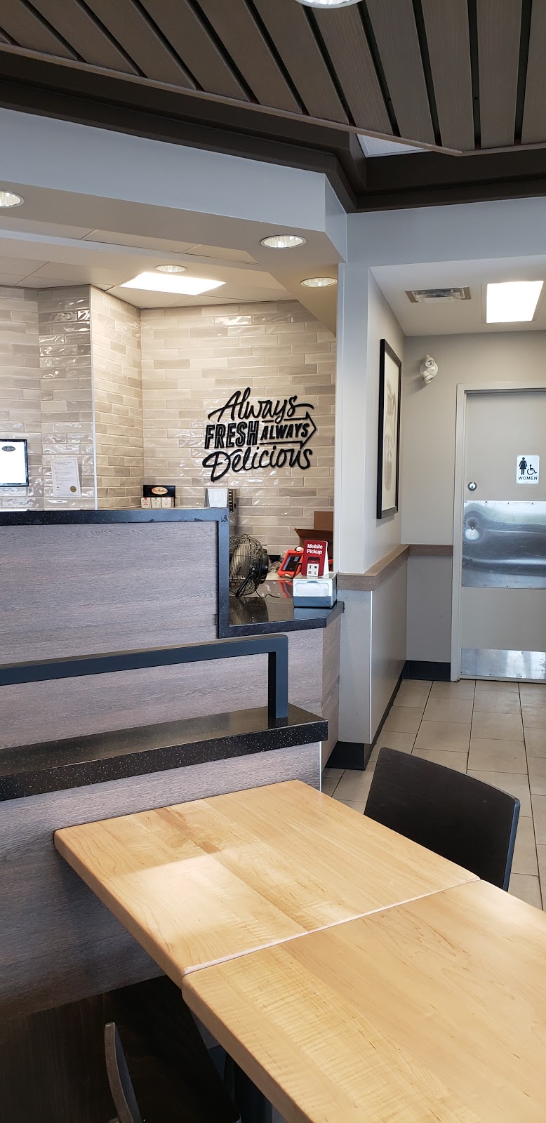 Tim Hortons | 60 McNaughton Ave, Wallaceburg, ON N8A 1R9, Canada | Phone: (519) 627-3999