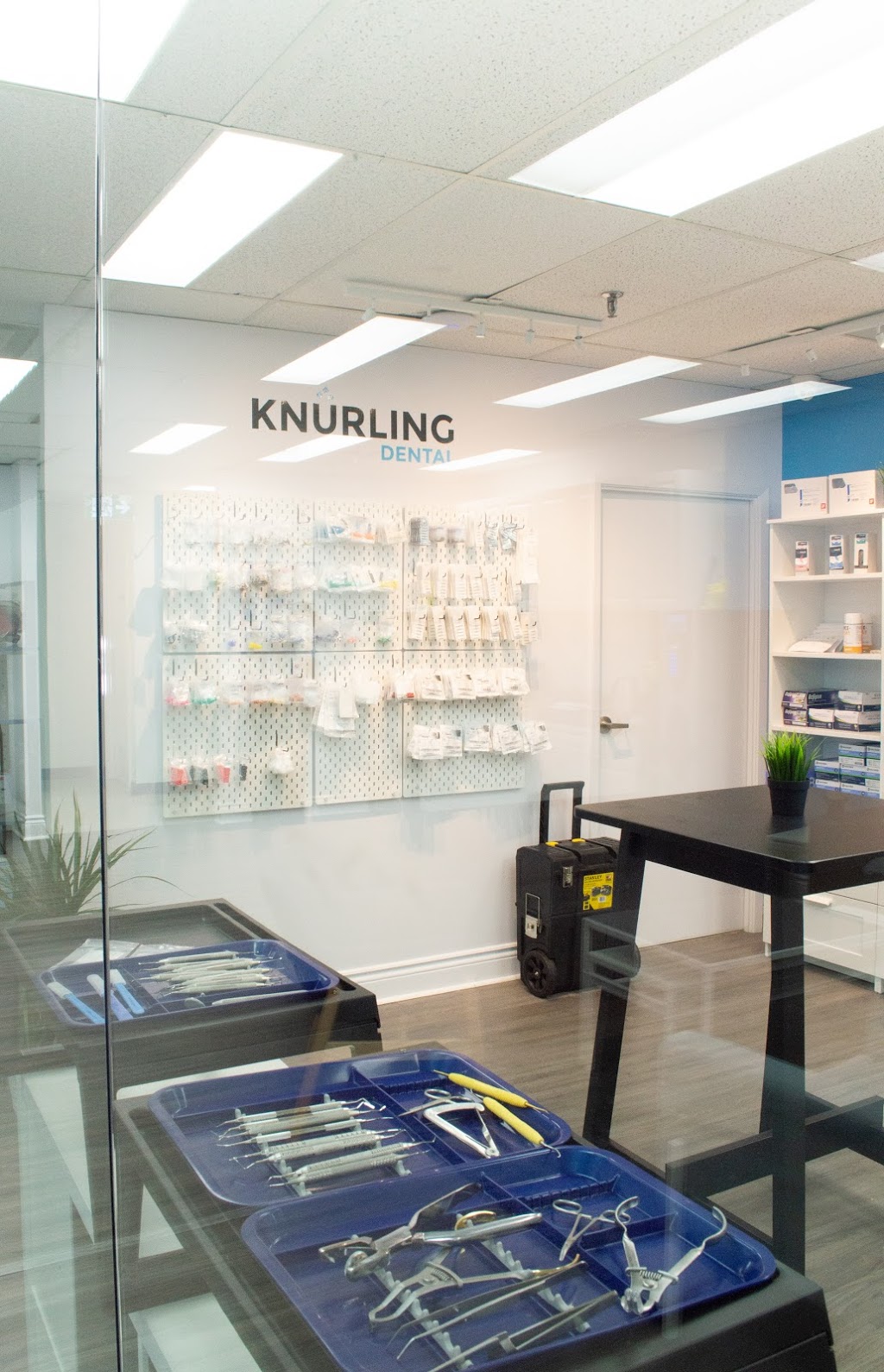 Knurling Dental | 1515 Matheson Blvd E Unit 101, Mississauga, ON L4W 2P5, Canada | Phone: (647) 335-9900