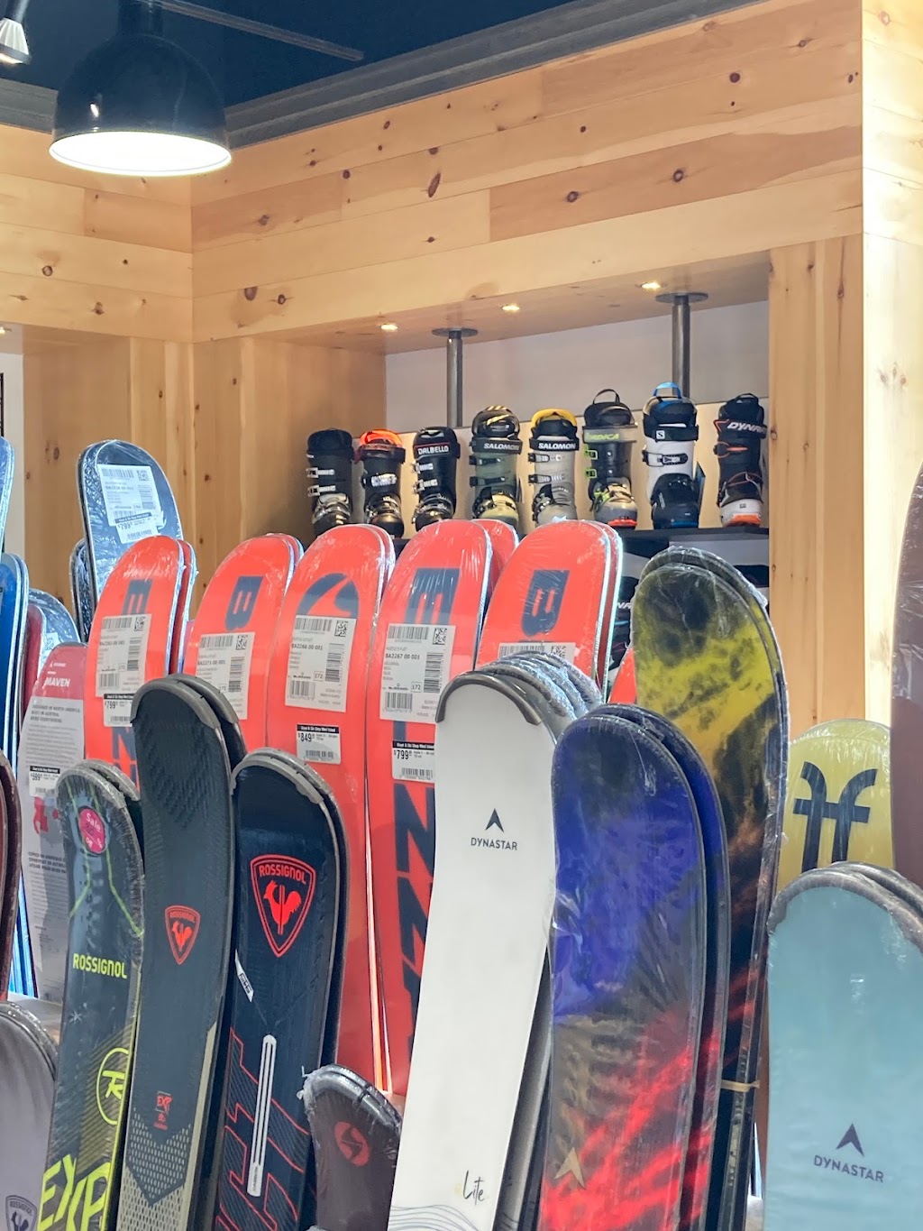 Ski Shop West Island | 48E Bd Brunswick, Pointe-Claire, QC H9B 2L3, Canada | Phone: (438) 805-2100