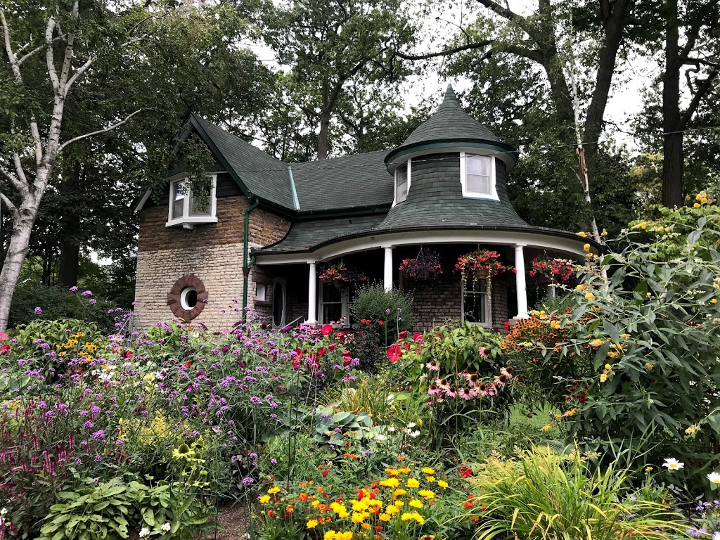 The Gardeners Cottage | 30 Lee Ave, Toronto, ON M4E 2N9, Canada | Phone: (416) 554-9555