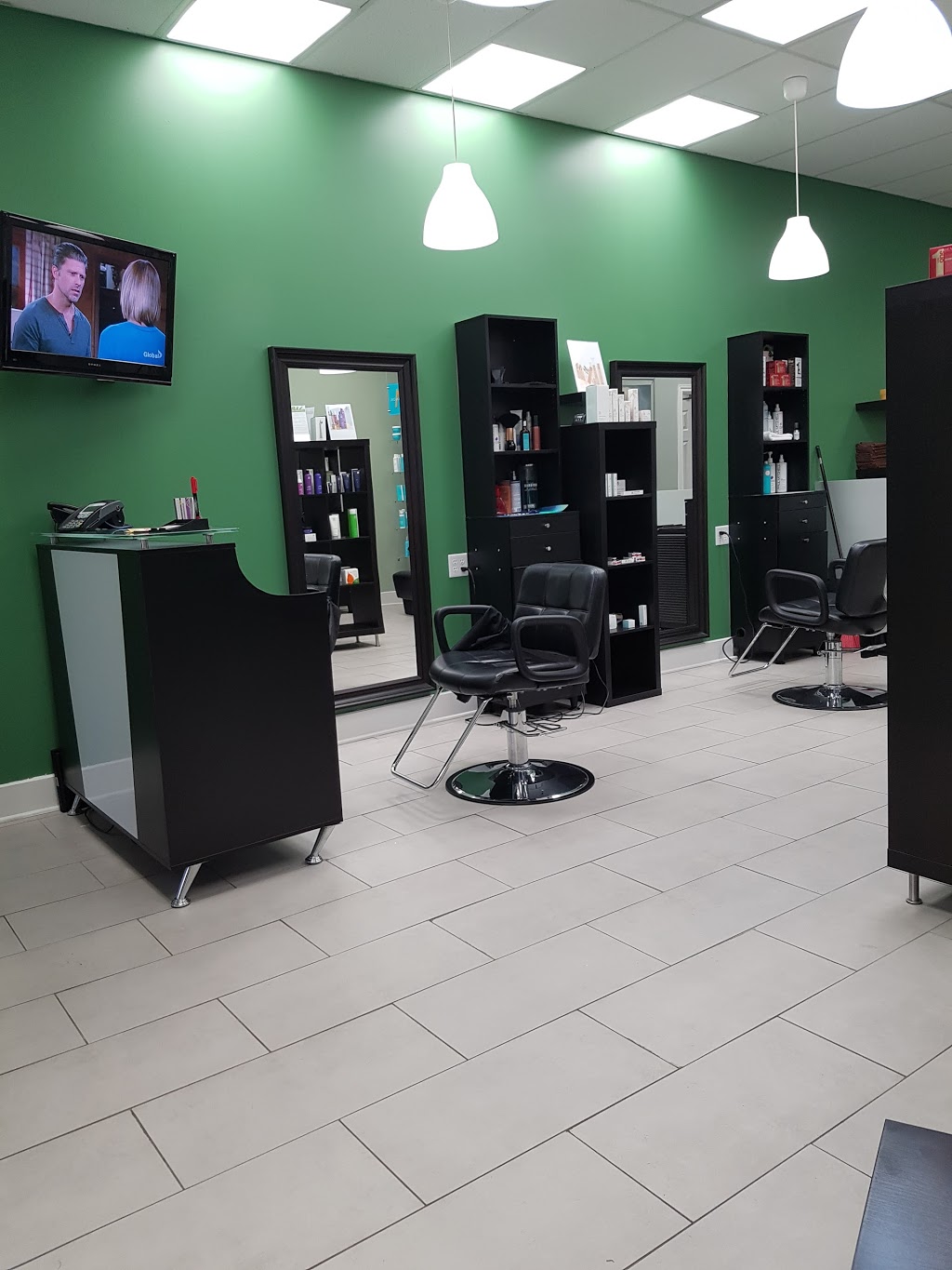 Salon Unique And Barbershop | 2200 Montreal Rd Unit B2, Gloucester, ON K1J 6M5, Canada | Phone: (613) 695-8444