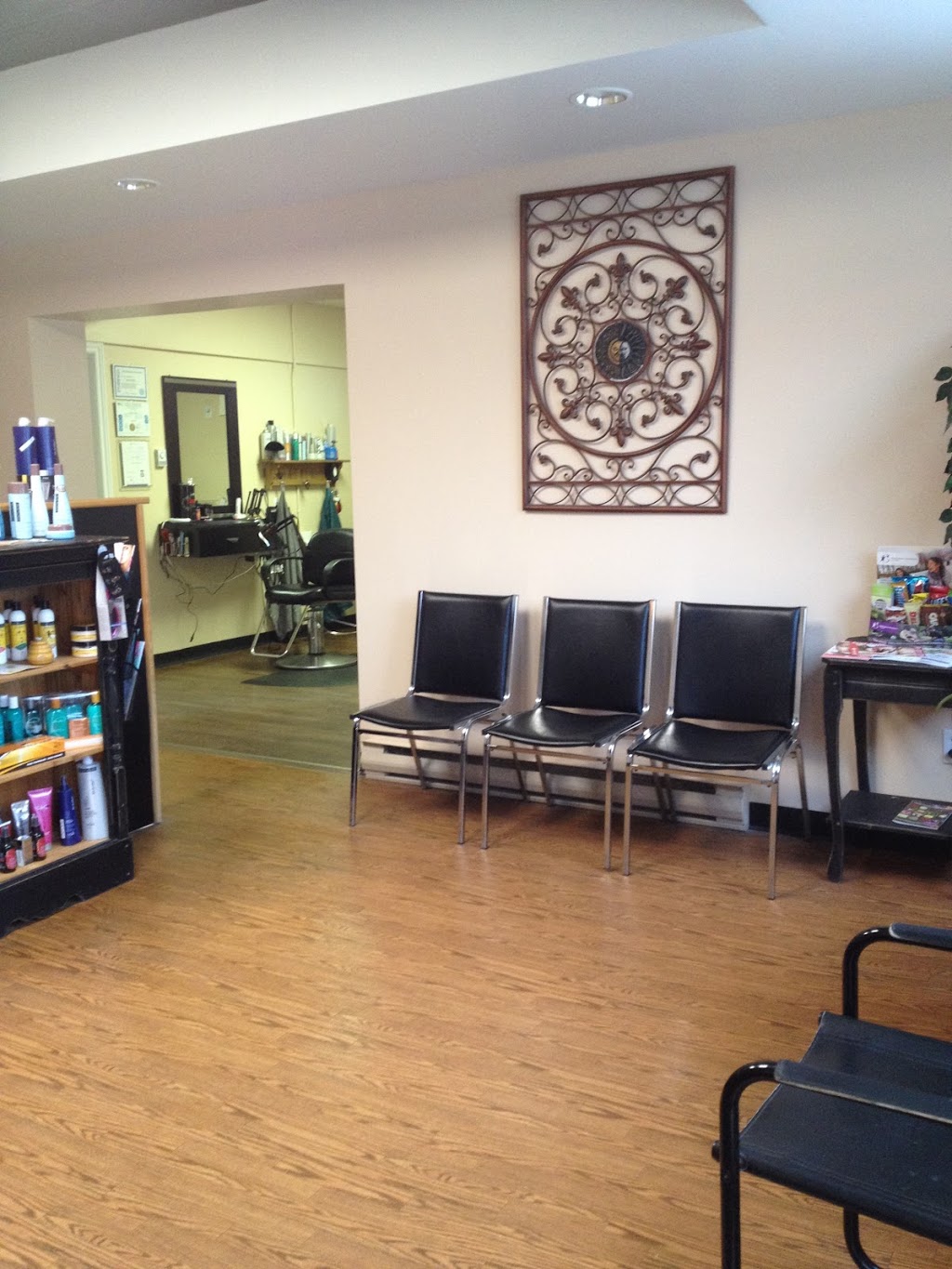 A Wee Trim - Hair Salon | 3-56 Raleigh St, Chatham, ON N7M 2M7, Canada | Phone: (519) 436-1196