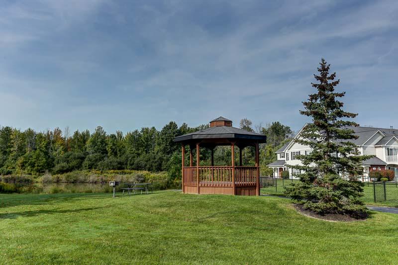 Autumn Creek Apartments | 5 Autumn Creek Ln, East Amherst, NY 14051, USA | Phone: (716) 346-8950