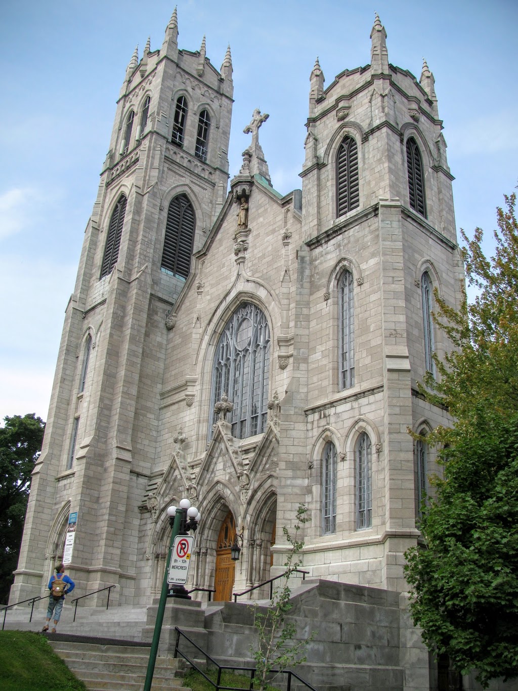 Paroisse Saint-Viateur-dOutremont | 1175 Avenue Laurier O, Outremont, QC H2V 3R5, Canada | Phone: (514) 495-2773