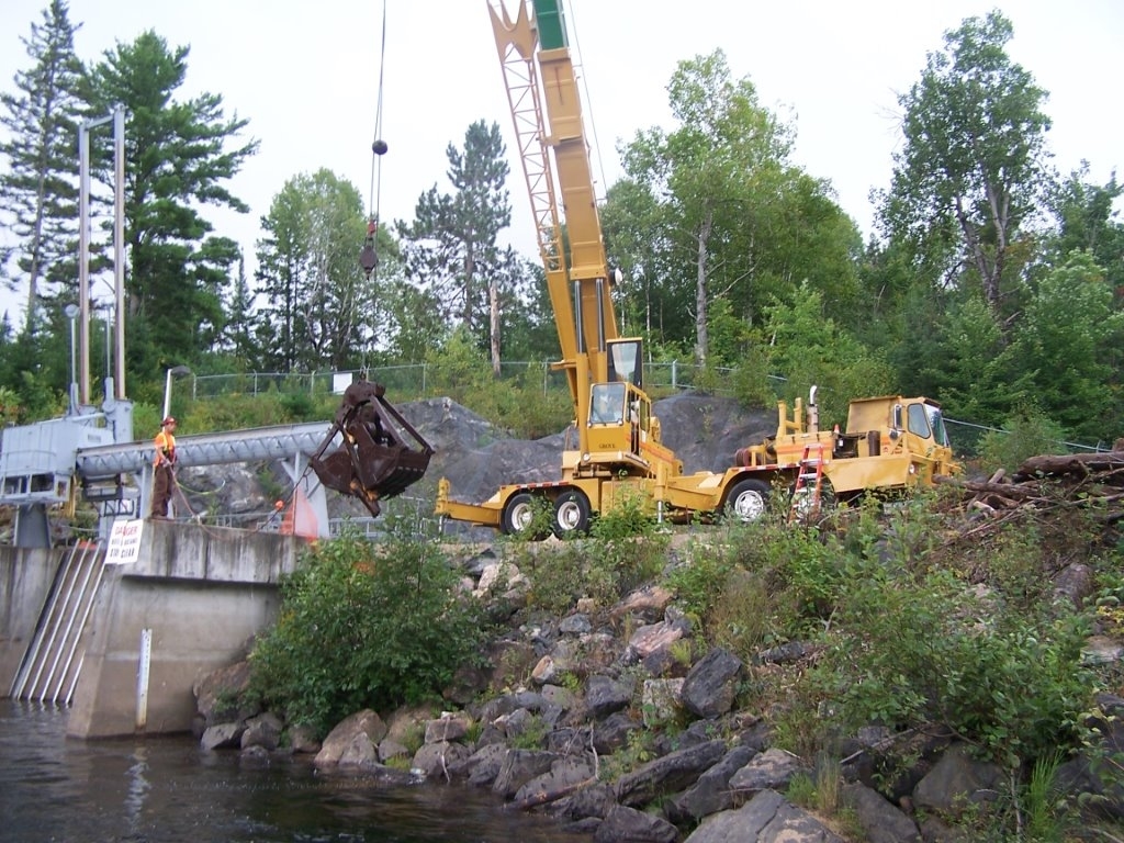 Hi-Rise Crane Rental | 215 Paul Martin Dr, Pembroke, ON K8A 6W4, Canada | Phone: (613) 732-2426