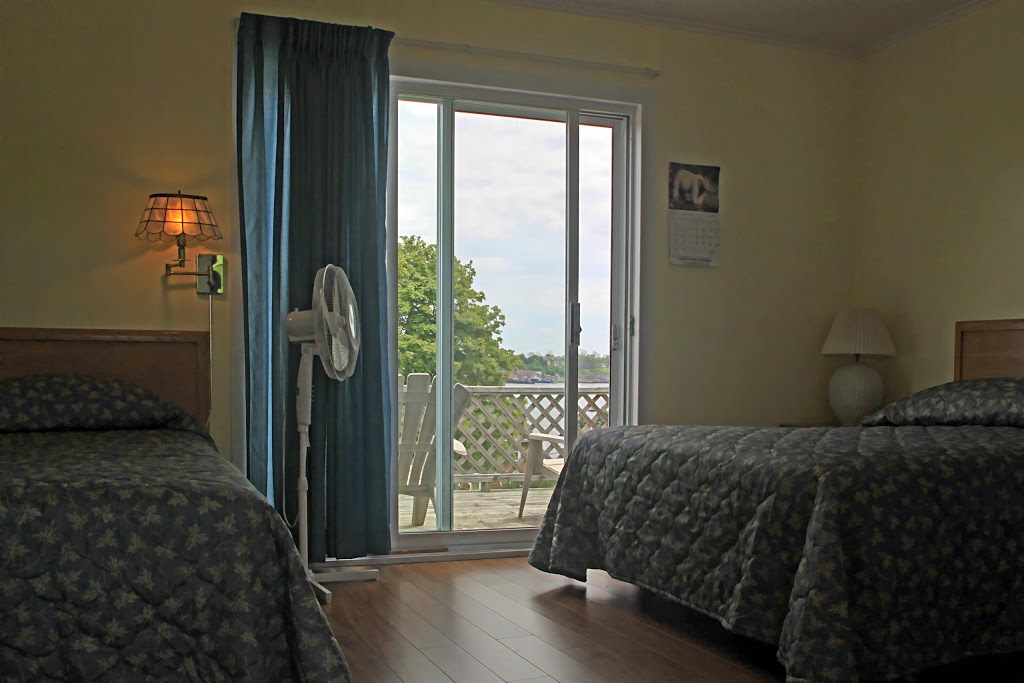 Topmast Motel | 92 Masons Beach Rd, Lunenburg, NS B0J 2C0, Canada | Phone: (902) 634-4661