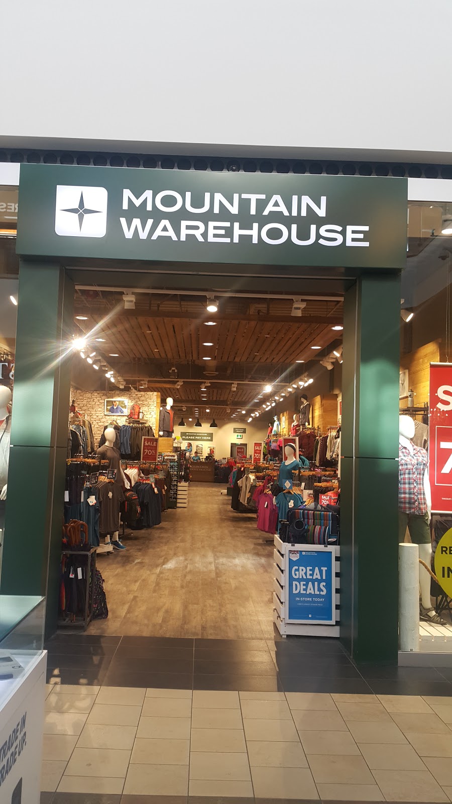Mountain Warehouse | 999 Upper Wentworth St #0113, Hamilton, ON L9A 4X5, Canada | Phone: (905) 383-8607