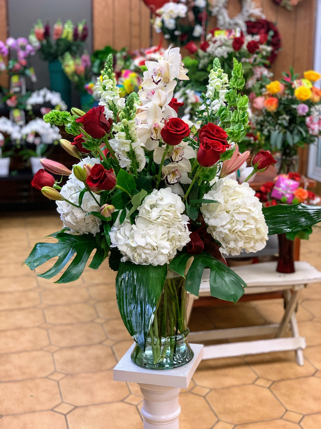 Karens Flower Shop | 487 Laurier Ave, Milton, ON L9T 3K8, Canada | Phone: (905) 878-2881