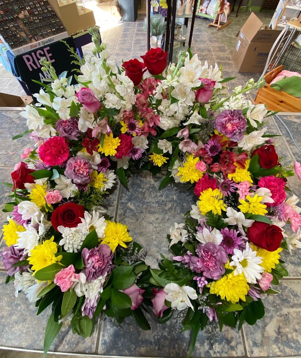 Bordertown Flowers & Frills | 60 S Albion St, Amherst, NS B4H 2W5, Canada | Phone: (902) 667-3811