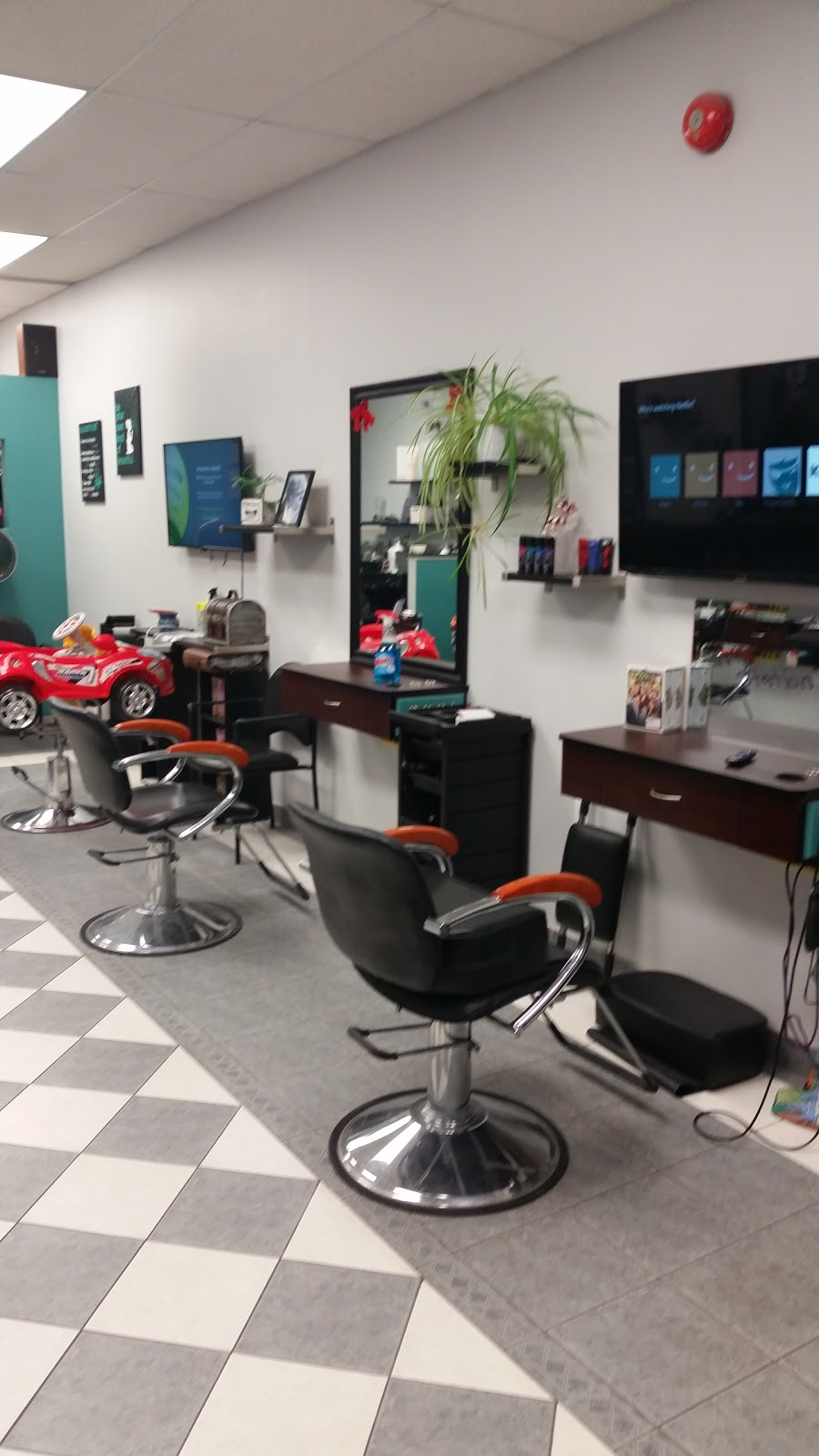 Scissor Over Comb | 225 Fairview Dr, Brantford, ON N3R 7E3, Canada | Phone: (519) 758-0759