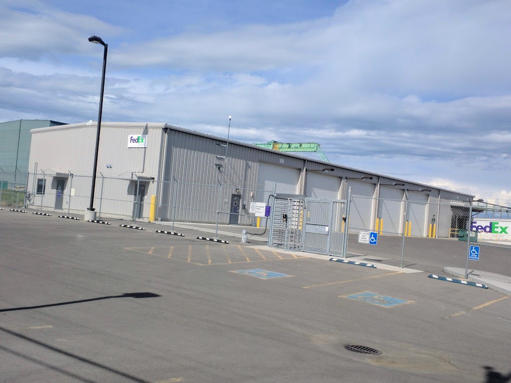 FedEx Ground Terminal (Not Open to Public) | 249 28 St N, Lethbridge, AB T1H 6W3, Canada | Phone: (800) 463-3339