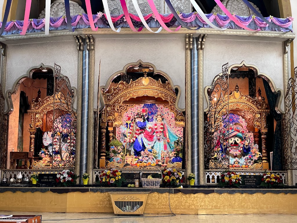 ISKCON Montreal: Centre Hare Krishna | 1626 Bd Pie-IX, Montréal, QC H1V 2C5, Canada | Phone: (514) 521-1301