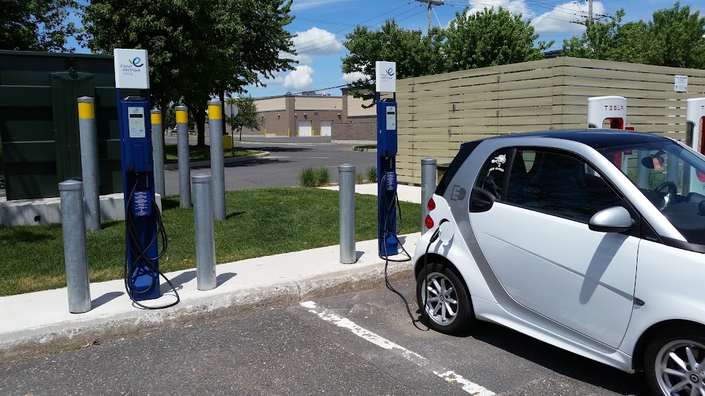 Chargeur pour véhicules électriques du circuit électrique | 2 Rue St Amant, Drummondville, QC J2C 0A9, Canada | Phone: (855) 999-8378