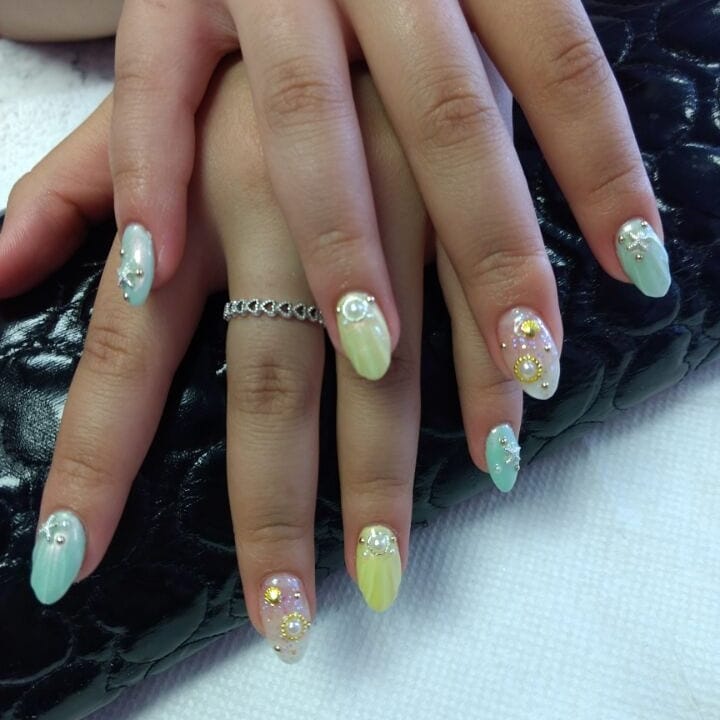 Flower nail & lashes | Canada, Ontario, Markham, Hwy 7, #18邮政编码: L3P 3B4 | Phone: (905) 209-0827