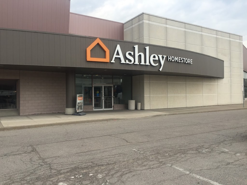 Ashley HomeStore | 7979 Weston Rd, Woodbridge, ON L4L 0L4, Canada | Phone: (647) 427-3900