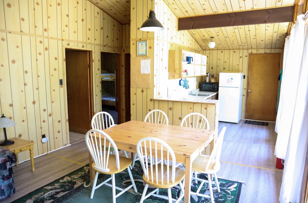 Doeview Cottages | 572 Ferguson Rd, Katrine, ON P0A 1L0, Canada | Phone: (705) 382-2557