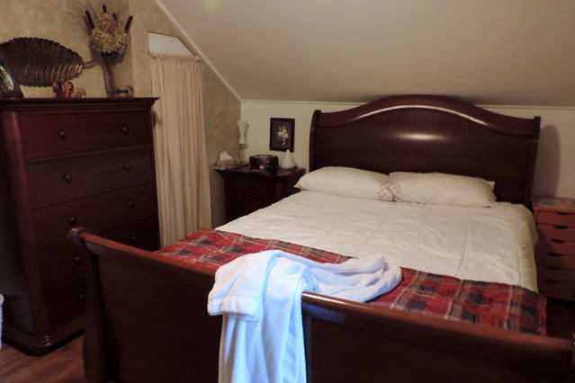 Marilyns Henley Guest House | 169 Main St, St. Catharines, ON L2N 4V6, Canada | Phone: (905) 938-0169