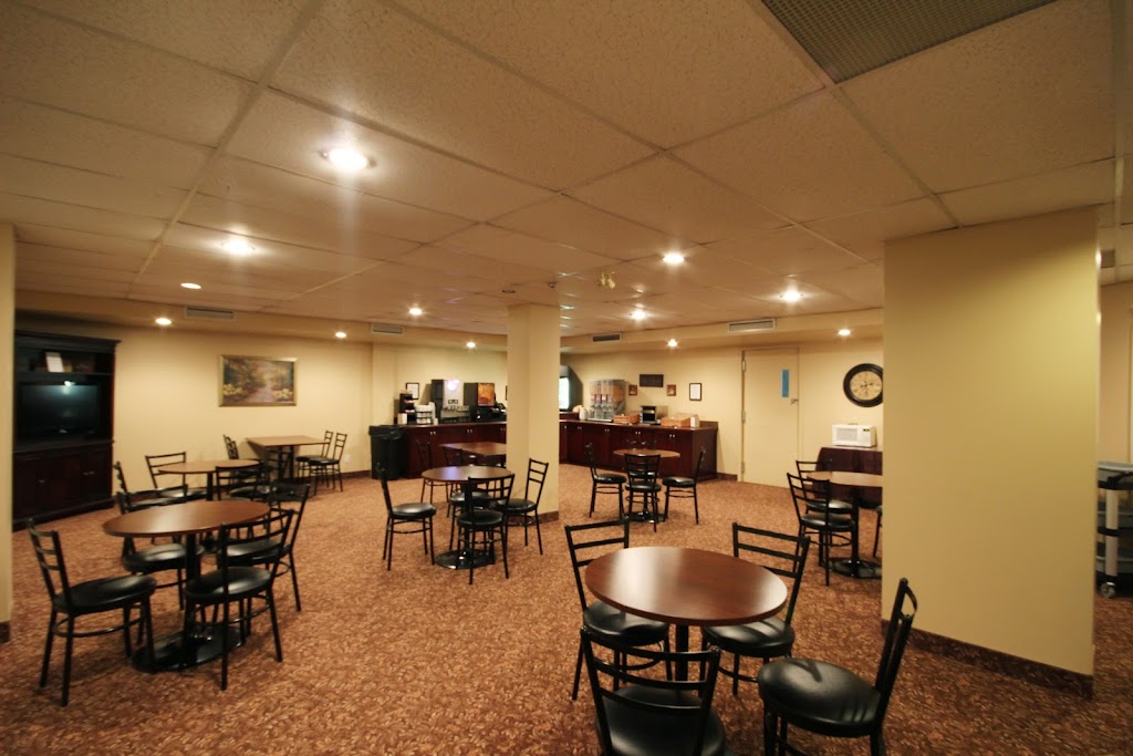 Adams Airport Inn | 2721 Bank St, Gloucester, ON K1T 1N1, Canada | Phone: (613) 738-3838