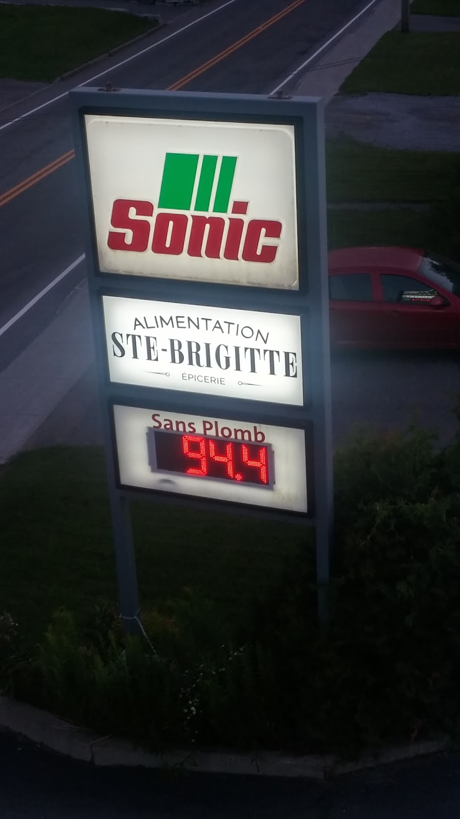 Alimentation Ste Brigitte | 443 Avenue Ste Brigitte, Sainte-Brigitte-de-Laval, QC G0A 3K0, Canada | Phone: (418) 825-2064