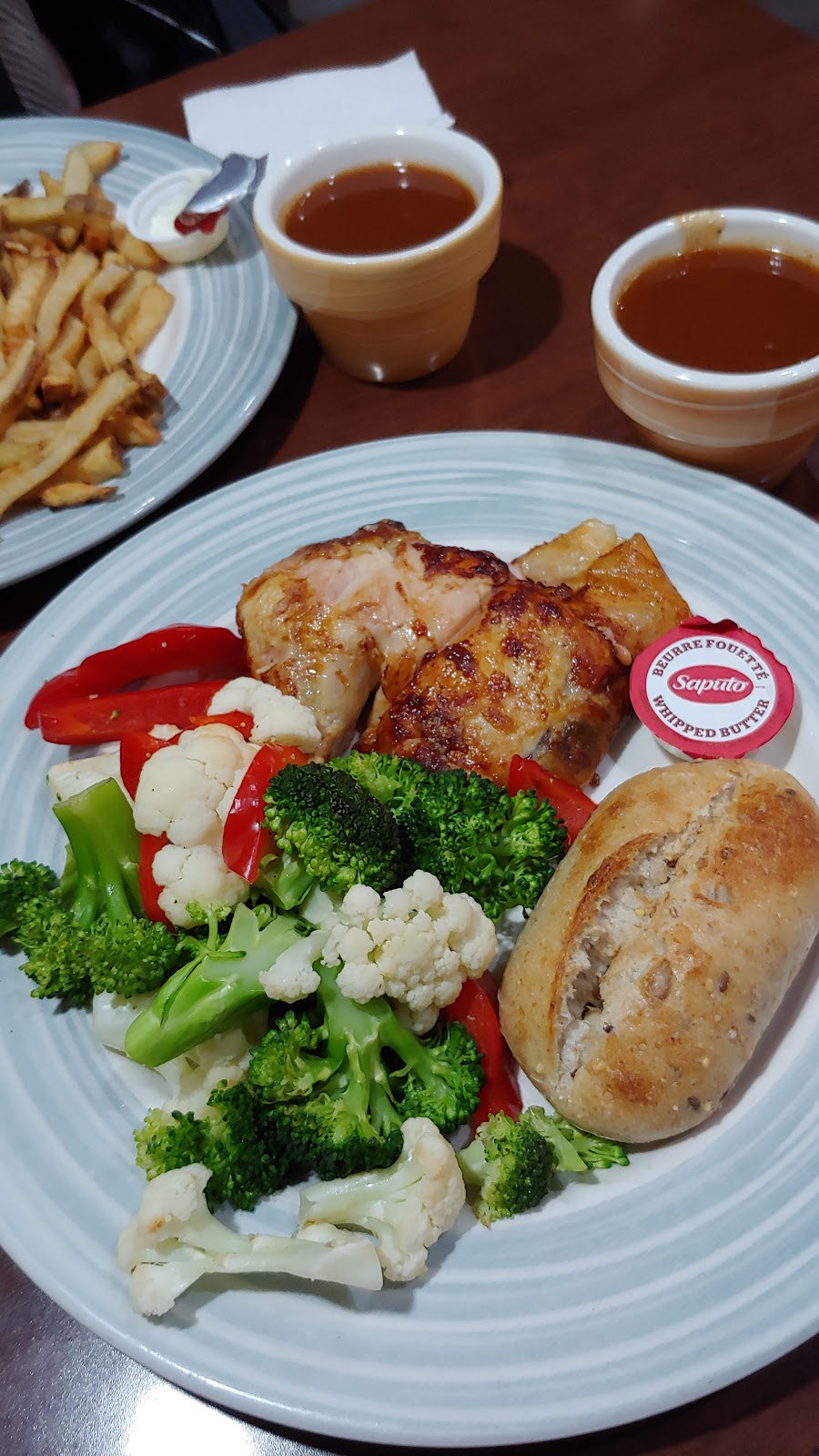 Swiss Chalet | 2422 Fairview St, Burlington, ON L7R 2E4, Canada | Phone: (905) 681-3336