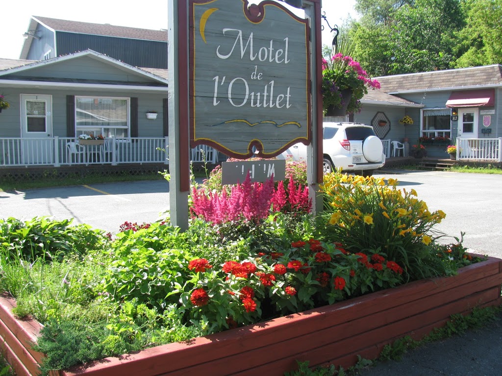 Motel de lOutlet | 82 Rue de Hatley, Magog, QC J1X 3G4, Canada | Phone: (819) 847-2609