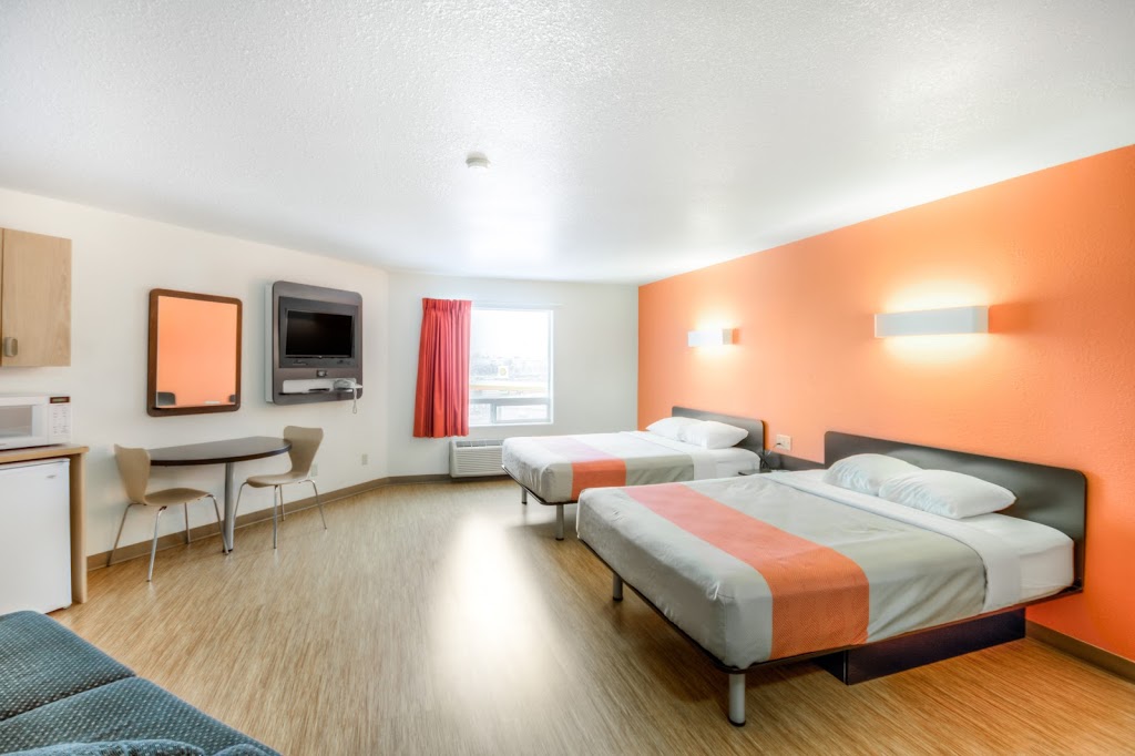 Motel 6 Regina SK | 2050 Victoria Ave E, Regina, SK S4N 7B9, Canada | Phone: (306) 565-2251