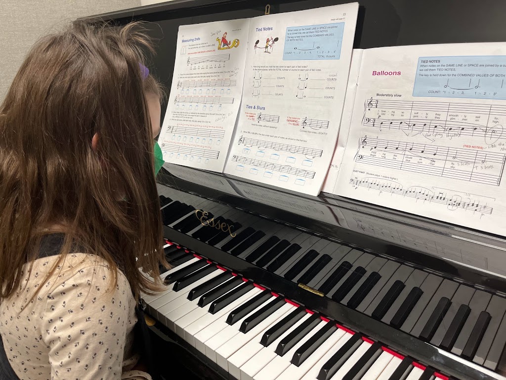 Xis Piano Lessons Ottawa | 102 Stanhope Ct, Ottawa, ON K2C 3H1, Canada | Phone: (780) 691-4823