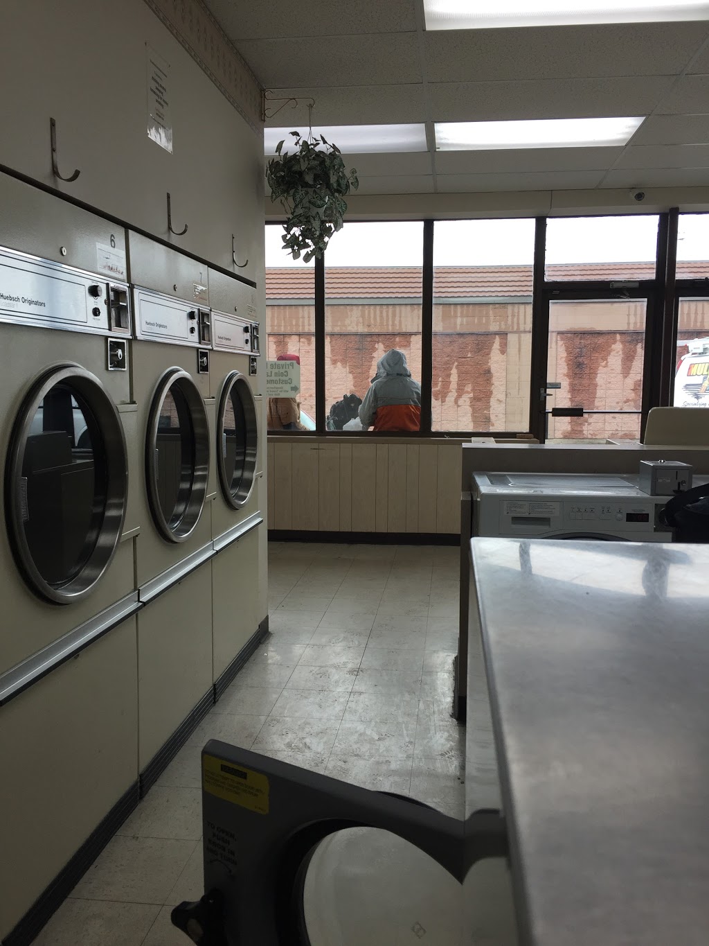 Coin Laundry Glendale | 2835 37 St SW, Calgary, AB T3E 3B3, Canada | Phone: (403) 686-2929