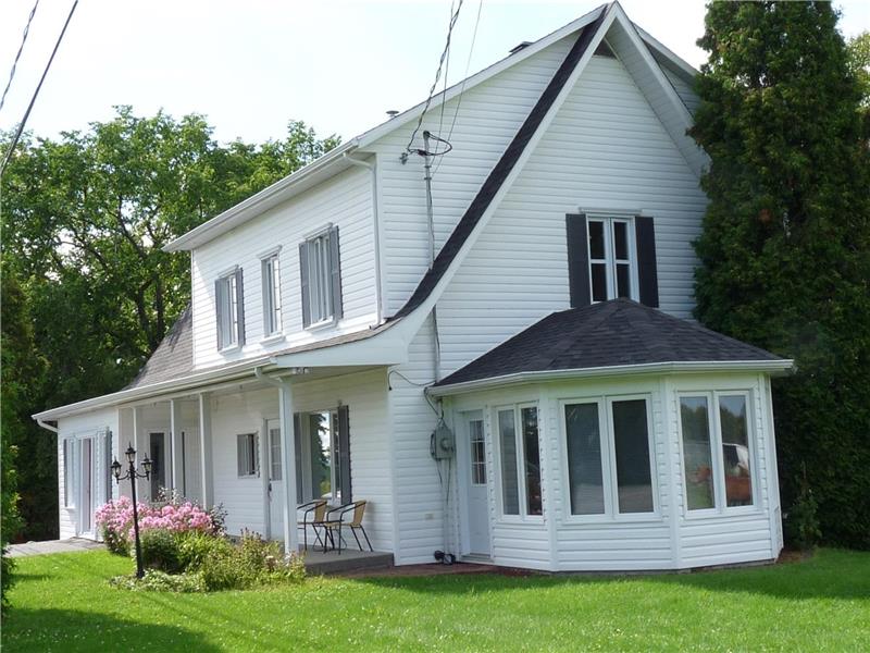 La Vieille Maison de Xavier | 3325 Rue Scott O, Alma, QC G8B 5V2, Canada | Phone: (581) 989-8287