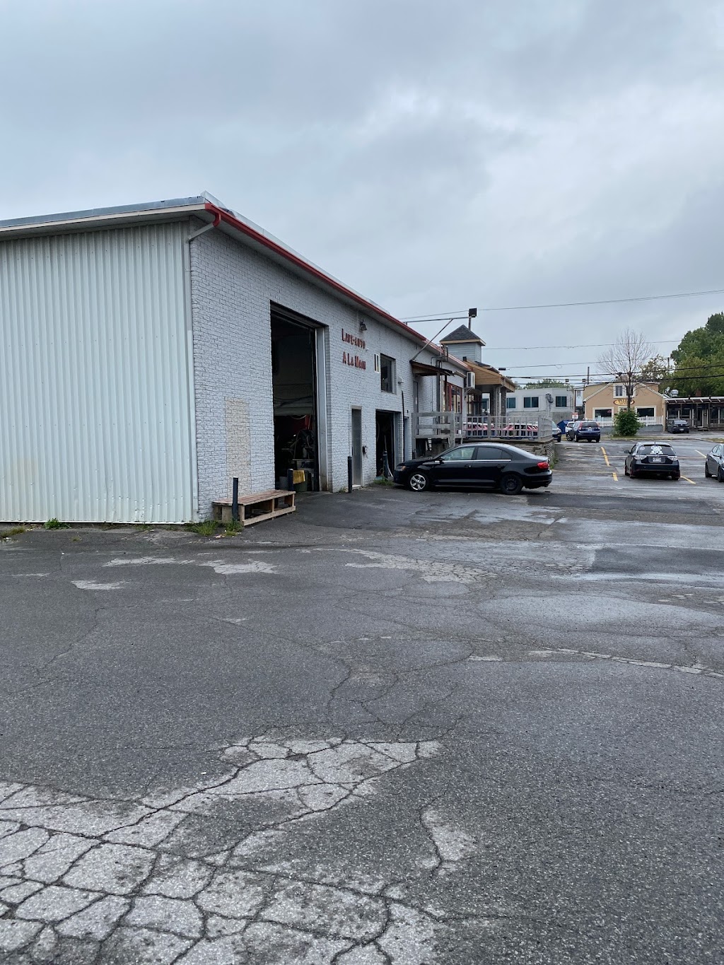 Lave Auto a La Main Bois des filion | 426a Bd Adolphe-Chapleau, Bois-des-Filion, QC J6Z 1J2, Canada | Phone: (450) 328-1250