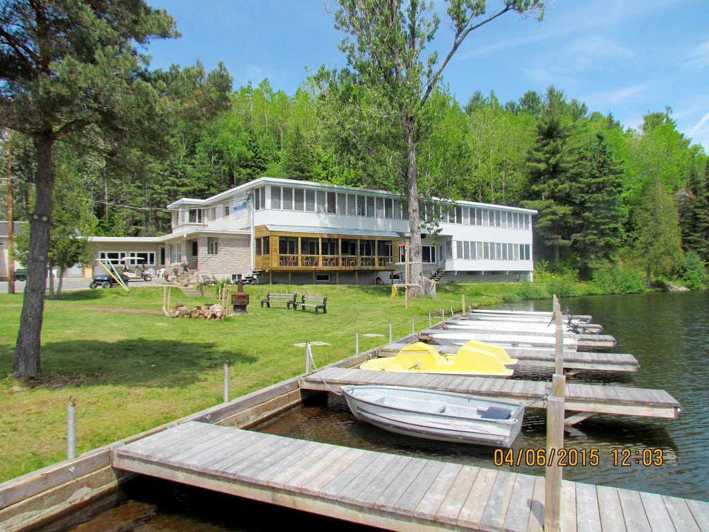 Manoir du Lac Caché | 2000 Rang du Lac Caché, Saint-Alexis-des-Monts, QC J0K 1V0, Canada | Phone: (819) 265-2203